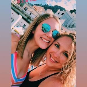 Meet your Posher, Lara